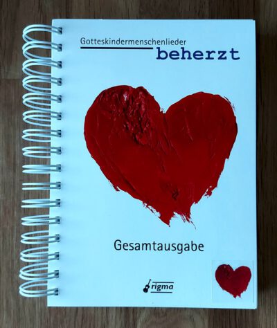 <strong>beherzt · Gotteskinder-<br>menschenlieder · Gesamtausgabe · MÄNGELEXEMPLAR</strong>